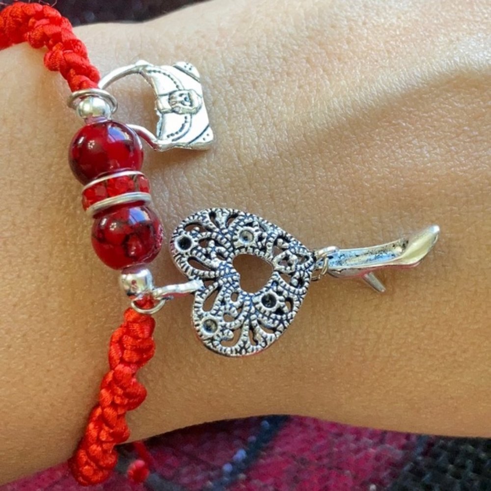 Love the glamour 👠 👛 ❤️ Fashion bracelet